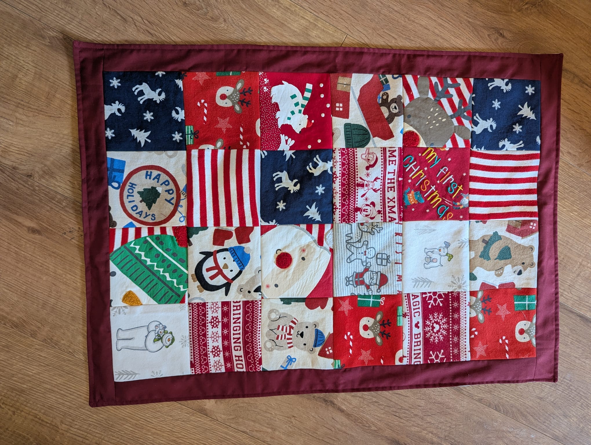 Christmas patchwork blanket with burgundy border